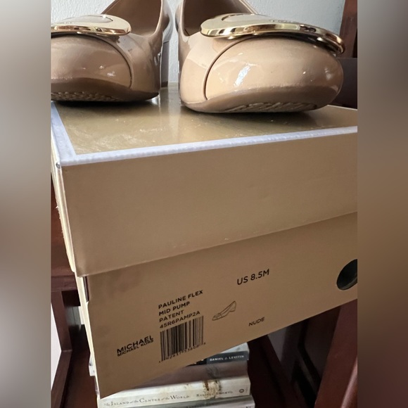 Michael Kors Pauline Flex Mid Pump Patent Leather - Nude, Size US 8.5M - Picture 2 of 4